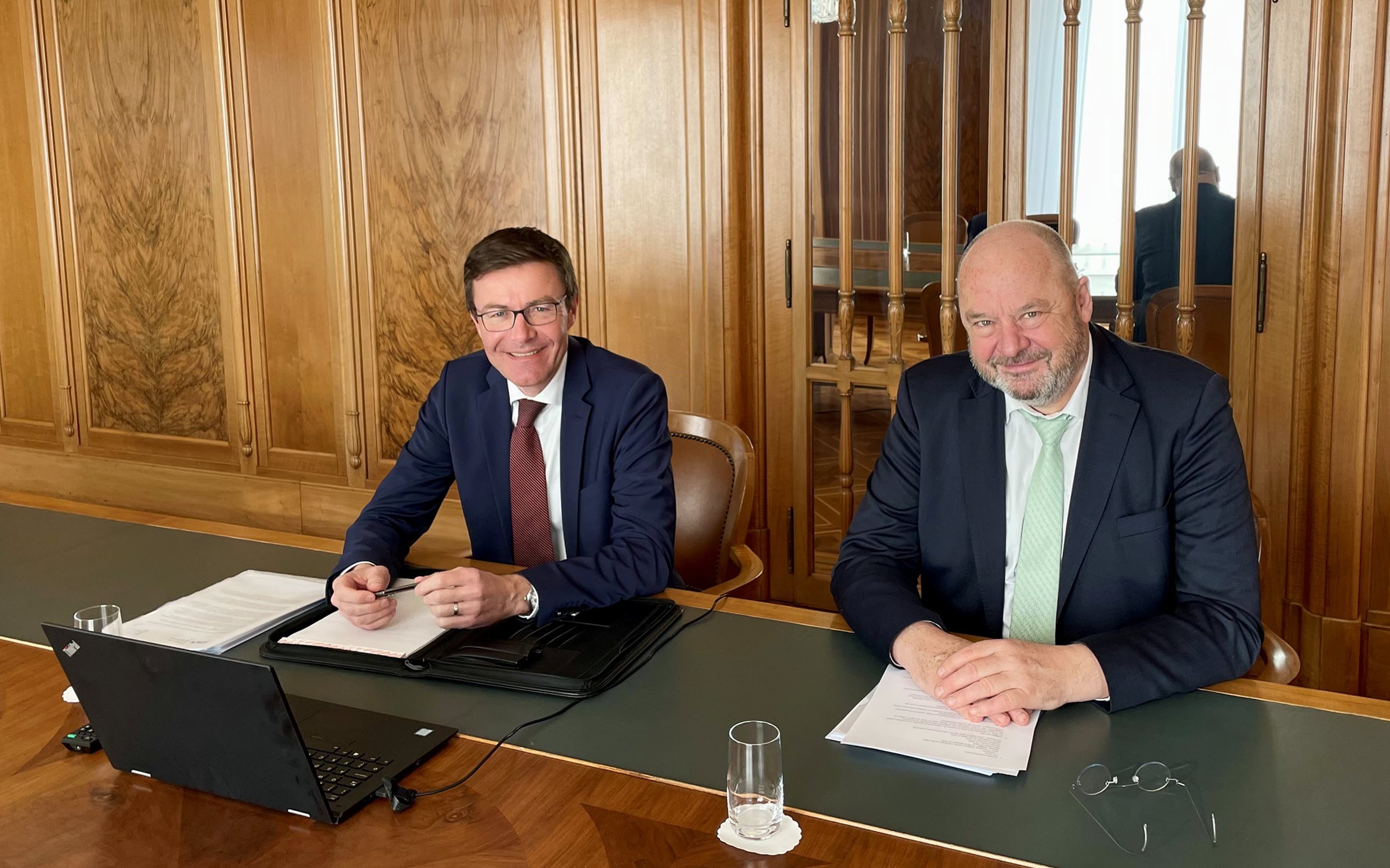 Pierre-Alain Leuenberger et Jean Studer lors de la conférence de presse du 22 février 2023